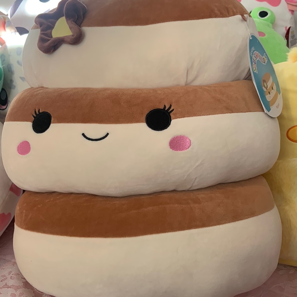 Squishmallow rayen
